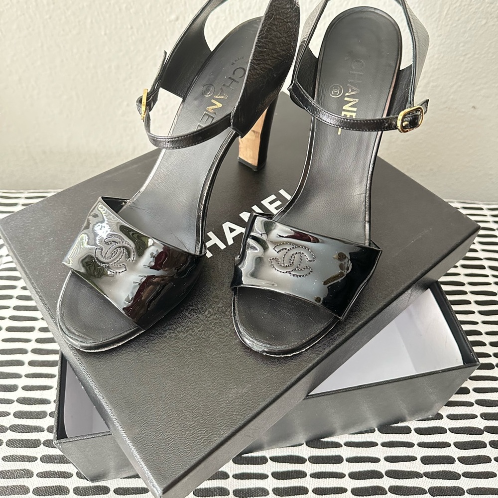 Chanel Black Patent Leather Heels - size 41 - Picture 1 of 8